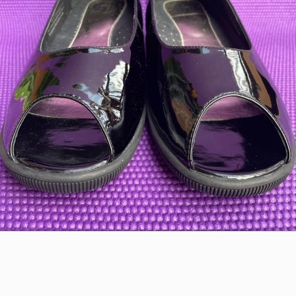 Gravity Defyer Open Toe Genuine Patent Leather Womens Shoes Size 10.5 - Picture 2 of 4